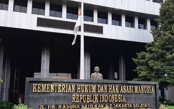 Diduga Terima Gratifikasi Rp 7 Miliar, IPW Laporkan Wamenkumham ke KPK