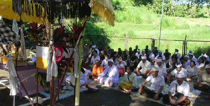 Sambut Hari Raya Nyepi, Umat Hindu di Magelang Langsungkan Upacara Melasti di Tuk Mas