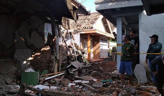 Rumah Pembuat Petasan di Magelang Meledak, Potongan Kaki Korban Belum Ditemukan