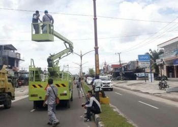 Jelang Mudik Lebaran, Sejumlah Jalan di Temanggung Dipasangi PJU dan Reflektor