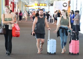 Turis Rusia Invasi Bali, Bikin Resah di Jalan hingga Geser Usaha Warga Lokal