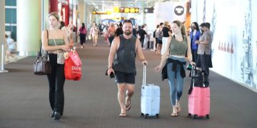 Turis Rusia Invasi Bali, Bikin Resah di Jalan hingga Geser Usaha Warga Lokal