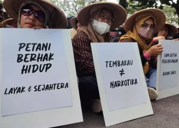 Aksi Petani Tembakau Tolak RUU Kesehatan Pasal 154: Tembakau Tidak Sama dengan Narkotika!