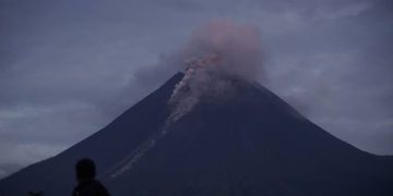 Gunung Merapi Alami 97 Kali Gempa Guguran