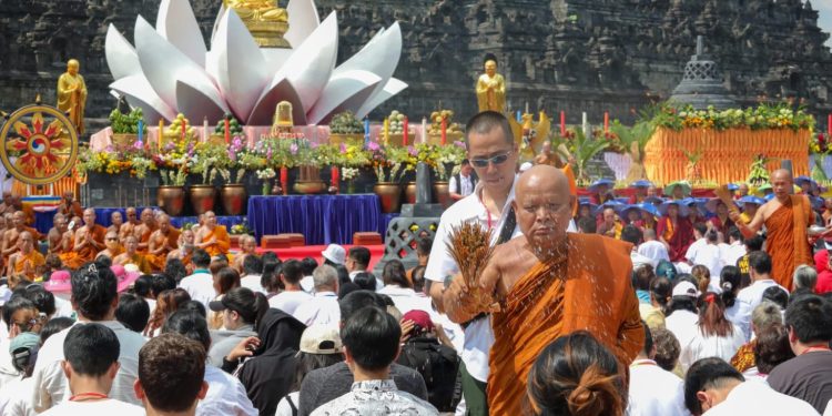 4.500 Umat Buddha Rayakan Waisak di Candi Borobudur