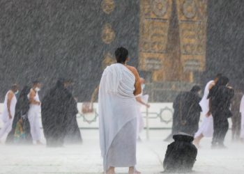 Chaos! Mekkah Diterjang Badai Petir dan Banjir