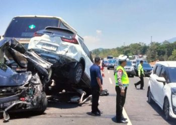 Libatkan Enam Kendaraan, Kecelakaan Beruntun Terjadi di Tol Semarang-Solo