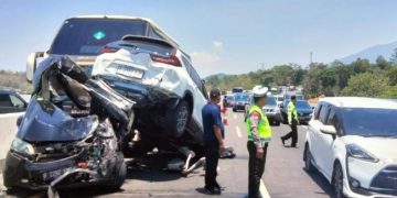 Libatkan Enam Kendaraan, Kecelakaan Beruntun Terjadi di Tol Semarang-Solo