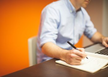 Hati-hati! Duduk Lebih dari 10 Jam Sebabkan Demensia