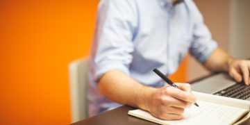 Hati-hati! Duduk Lebih dari 10 Jam Sebabkan Demensia