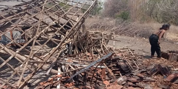 Diterjang Angin Puting Beliung, Belasan Rumah di Situbondo Jawa Timur Porak-Poranda