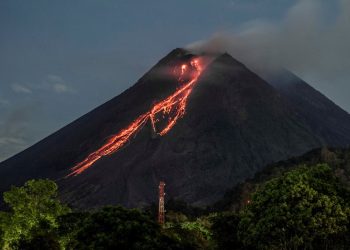 Semalam, Gunung Merapi Muntahkan Guguran Lava sejauh 1,8 Kilometer