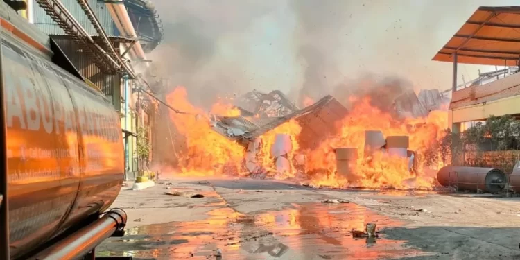 Pabrik Pura Kudus Terbakar, 4.000 Meter Persegi Kertas Siap Jual Ludes