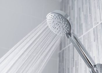 Pandangan Ahli soal Mandi ketika Cuaca Panas