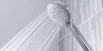 Pandangan Ahli soal Mandi ketika Cuaca Panas