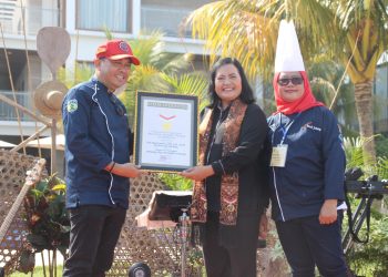 Kabupaten Jepara Raih Rekor MURI Membakar Ikan oleh Pejabat Terbanyak