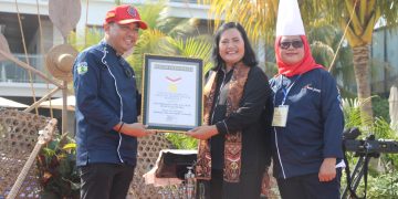 Kabupaten Jepara Raih Rekor MURI Membakar Ikan oleh Pejabat Terbanyak