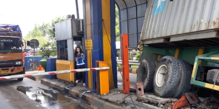 Kecelakaan Beruntun di Gerbang Tol Halim, Diduga Akibat Truk Ugal-ugalan