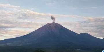 Gunung Semeru Erupsi Disertai Letusan Abu Vulkanik, Status Siaga III