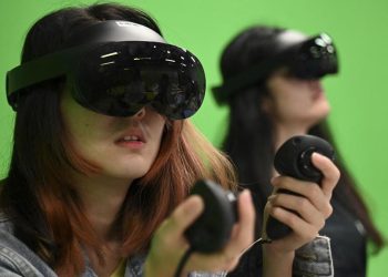 Kampus di Hong Kong Hadirkan Albert Einstein Langsung melalui AI