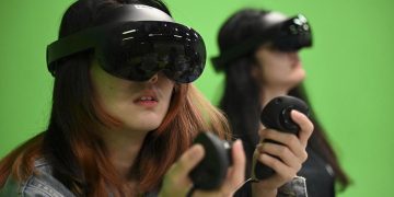 Kampus di Hong Kong Hadirkan Albert Einstein Langsung melalui AI