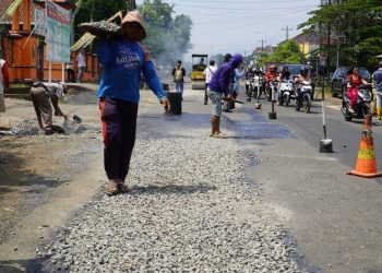 Banyak Dikeluhkan, Perbaikan Jalan Jepara-Keling Kini Terealisasi