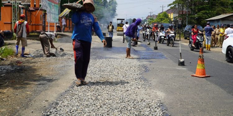 Banyak Dikeluhkan, Perbaikan Jalan Jepara-Keling Kini Terealisasi