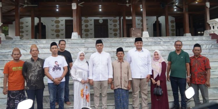 Resmi Daftar ke KPU Jepara, Witiarso Utomo-Ibnu Hajar Sempatkan Ziarah ke Makam Mentingan