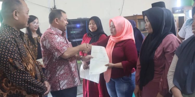 Ratusan Warga Wonorejo Semarang Terima Sertifikat Hak Milik Tanah Elektronik