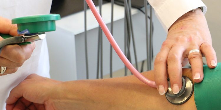 Tips Turunkan Tekanan Darah Tinggi Tanpa Obat-obatan