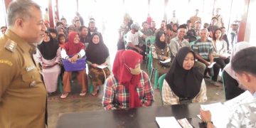 Serahkan DBHCHT, Pj Bupati Temanggung Minta KPM Gunakan Bantuan untuk Pemenuhan Pangan