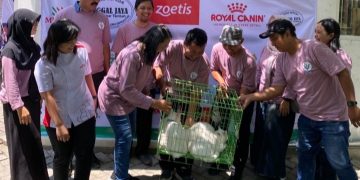 Peringati Hari Rabies, PDHI Jateng Bersama DP4 Blora Beri Vaksinasi Gratis