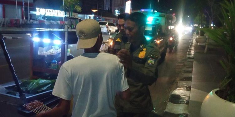 Tegaskan Larangan PKL Jualan di Jalan Protokol, Pemkab Jepara Tertibkan Para Pedagang