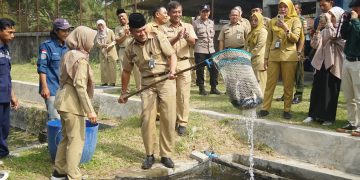 Persiapkan Hari Ikan Nasional, Dispeterikan Magelang Panen dan Tebar Ikan Beong