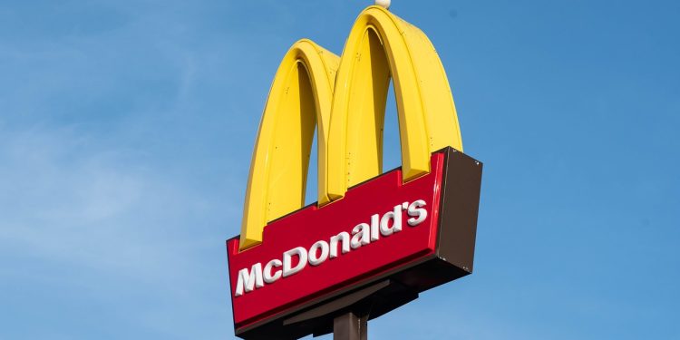 Temuan Bakteri E Coli di Burger McDonald’s; Puluhan Pelanggan Terpapar, Satu Tewas