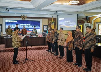 Kukuhkan Tujuh Komisioner KPID Jateng, Pj Gubernur Minta Masyarakat Diedukasi soal Teknologi Informasi