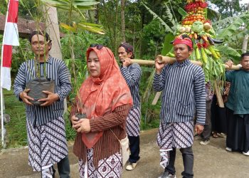 Masyarakat Ngargoretno di Magelang Lakukan Tradisi “Kawin Bambu”
