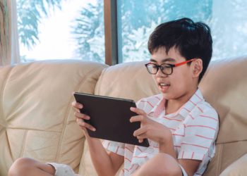 Usia Anak Paling Pas untuk Dikasih HP Menurut Bill Gates