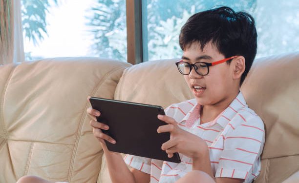 Usia Anak Paling Pas untuk Dikasih HP Menurut Bill Gates