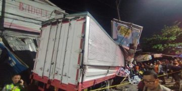 Hantam Banyak Bangunan, Berikut Fakta-fakta Kecelakaan Beruntun di Ngaliyan Akibat Truk Rem Blong
