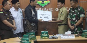 Pemkab Semarang Serahkan Bantuan Modal Usaha untuk Eks Napiter