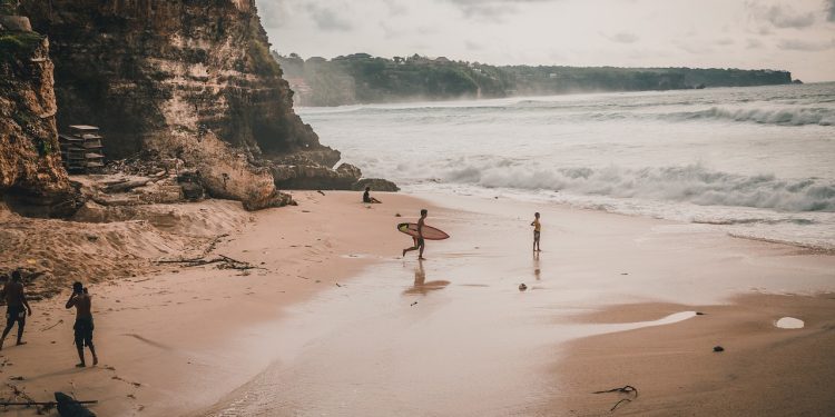 15 Tempat Wisata yang Tak Layak Dikunjungi 2025, Kenapa Ada Bali di Daftar Teratas?