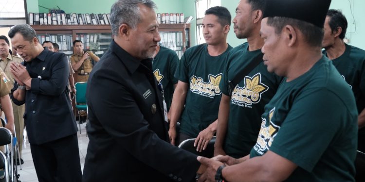 Pertahankan Kualitas Tembakau Murni, Petani di Temanggung Diajari Grading