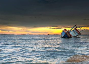 Kelebihan Penumpang, Kapal Wisata “Sea Story” Tenggelam di Laut Merah