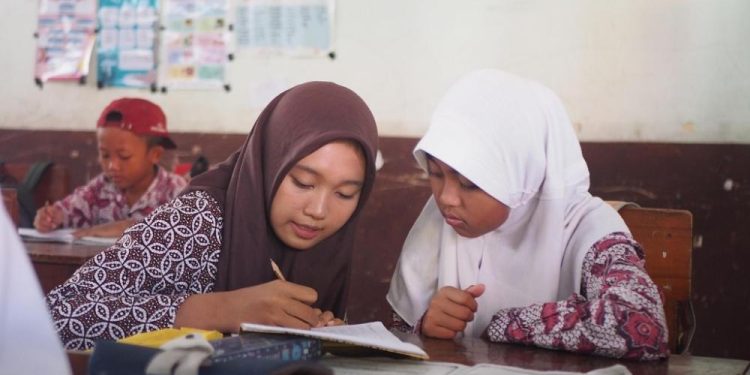 Sambut Hari Guru Nasional, Para Siswa di Batang Ikuti Kompetisi ‘Menjadi’ Guru Sehari