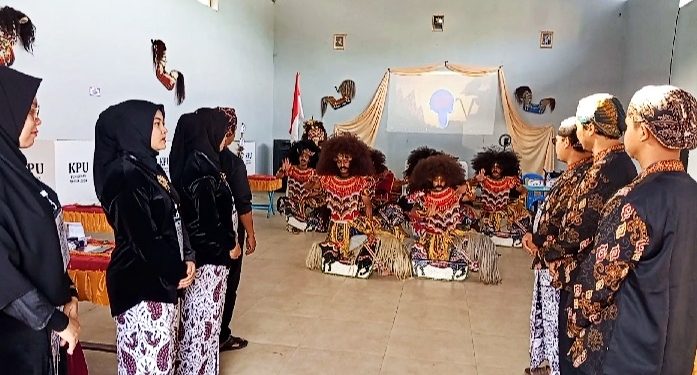 Tampilkan Seni Tradisional Gedrug, TPS Unik di Magelang Tarik Minat Warga