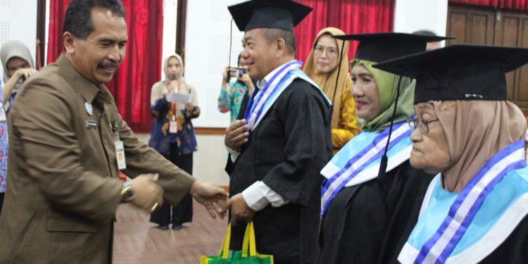 43 Lansia di Jepara Diwisuda, Ada yang Berusia 79 Tahun