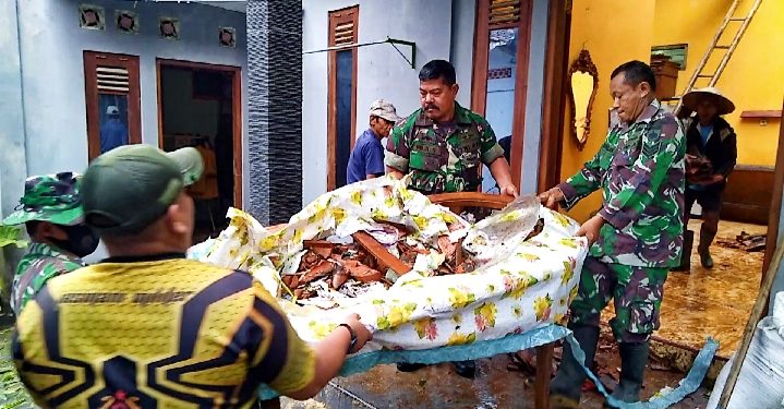 Cuaca Ekstrem di Magelang, Sejumlah Jalan dan Rumah Warga Rusak