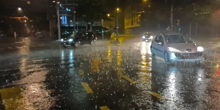 Cek Cuaca! Wilayah Ini Diprediksi Hujan Lebat Jelang Tahun Baru 2025