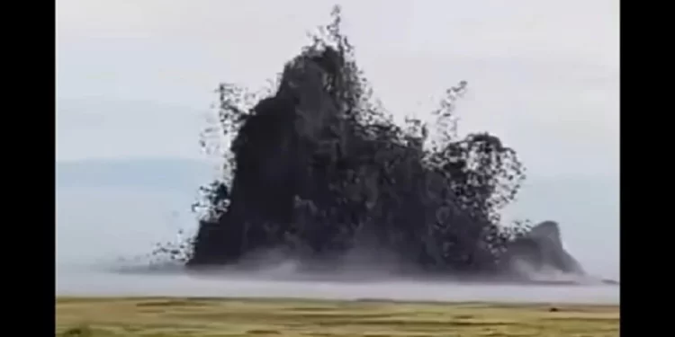 Semburan Lumpur Capai 20 Meter, Kawah Kesongo Blora juga Keluarkan Bau Belerang